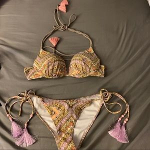 Victoria’s Secret bikini